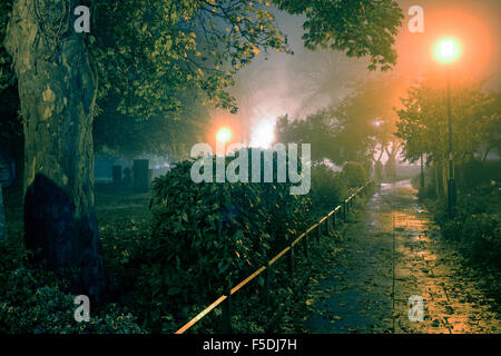 Hucknall, Nottinghamshire, UK:02nd November 2015 .Dense fog remains to night around the east Midlands area, set to clear some time during Tuesday .Hucknall parish church St Mary Magdalene burial place of poet Lord Byron looking Erie in the evening mist . Credit:  IFIMAGE/Alamy Live News Stock Photo