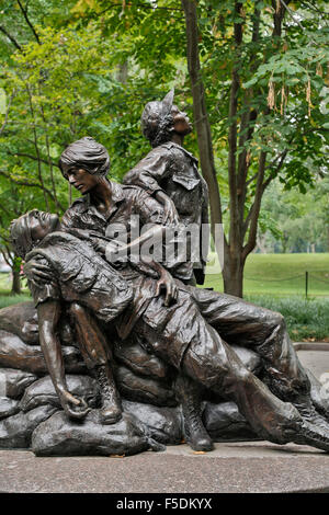 Vietnam Women's Memorial statue (Glenna Goodacre, sculptor), Vietnam Veterans Memorial, Washington, District of Columbia USA Stock Photo