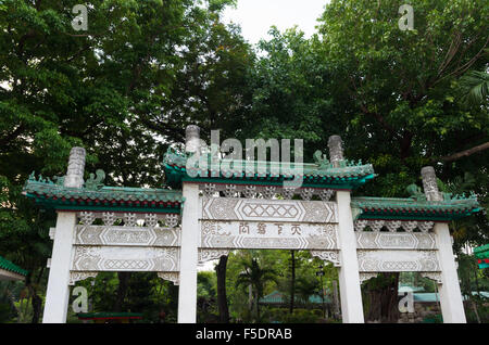 MANILA, PHILIPPINES - MAY 5, 2015: Entrance gate of the Chinese garden in Rizal park, also known as Luneta National Park. It is Stock Photo