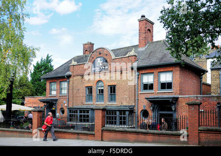 18th century The Old Bull & Bush Pub, North End Way, Hampstead, London ...