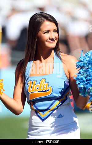 October 31, 2015 UCLA Bruins quarterback Josh Rosen #3 throws a pass ...