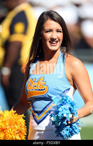 October 31, 2015: UCLA Bruins quarterback Josh Rosen #3 eyes a receiver ...