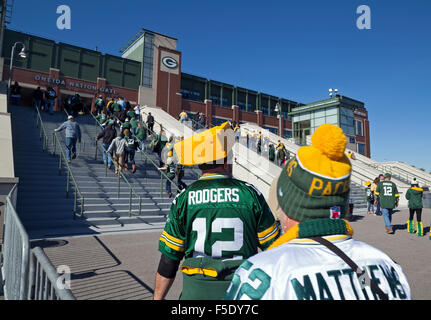 Enthusiastic Cheesehead Sports Fan with Painted Face at a Football Game in Green  Bay, Wisconsin, USA Stock Photo - Alamy