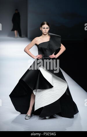 Beijing, Beijing, CHN, China. 26th Oct, 2015. Beijing, CHINA - October 26 2015: (EDITORIAL USE ONLY. CHINA OUT) ECHO CHEN show S/S 2016 China Fashion Week. © SIPA Asia/ZUMA Wire/Alamy Live News Stock Photo