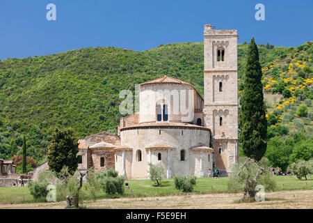 Sant Antimo Abbey, monastery, Castelnuovo dell'Abate, near Montalcino, Val d'Orcia, Siena Province, Tuscany, Italy Stock Photo