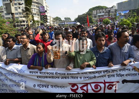 Dhaka, Bangladesh. 03rd Nov, 2015. Bangladeshi activists shout slogans during a rally on a half-day nationwide strike in Dhaka, Bangladesh. On  November 3, 2015 Group of activists called for a half-day strike Tuesday to demand the arrest of the assailants of secularist bloggers and publishers. Credit:  Mamunur Rashid/Alamy Live News Stock Photo