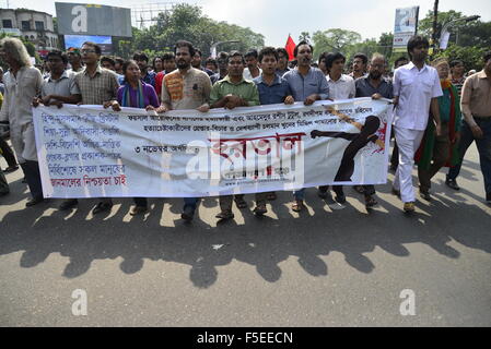 Dhaka, Bangladesh. 03rd Nov, 2015. Bangladeshi activists shout slogans during a rally on a half-day nationwide strike in Dhaka, Bangladesh. On  November 3, 2015 Group of activists called for a half-day strike Tuesday to demand the arrest of the assailants of secularist bloggers and publishers. Credit:  Mamunur Rashid/Alamy Live News Stock Photo