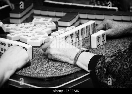 Mahjong Black And White - Jouez à Mahjong Black And White sur Poki