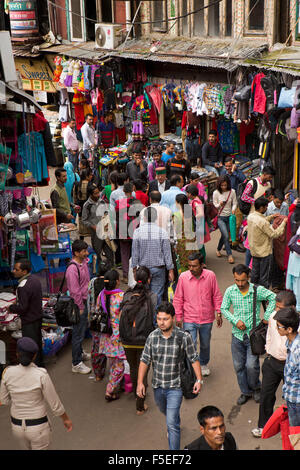 India, Himachal Pradesh, Shimla (Simla), Lower Bazaar, crowds of shoppers Stock Photo