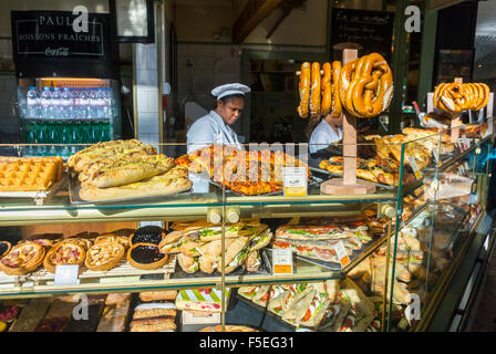 Paris, France, French Bakery Shop, Paul, inside Shopping Center, Mall at Centre Commercial 'Val d'Europe', Patisserie and Bread on DIsplay, bakery counter france, boulangerie interior france Stock Photo