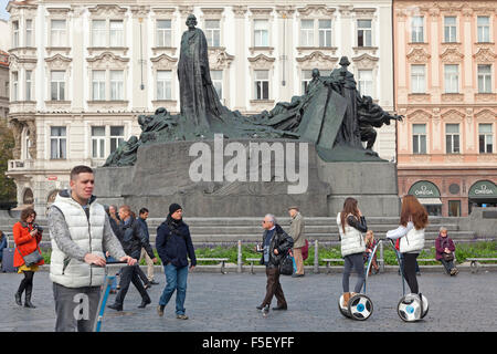 Jan Hus monument, Old Town Square, (Staroměstské náměstí), Prague, Czech Republic Stock Photo