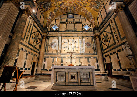 ltar in the Baptistry of the Duomo, central cathedral of Florence, Italy,Baptistery interior Florence, Italy Stock Photo