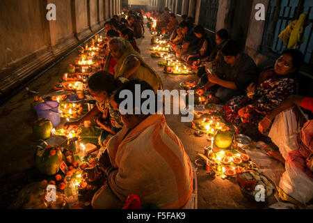 Dhaka, Bangladesh. 03rd Nov, 2015. Bangladeshi Hindu devotees lighting lamps to observe Rakher Upobas at Baba Loknath Ashrom. Credit:  Belal Hossain Rana/Pacific Press/Alamy Live News Stock Photo