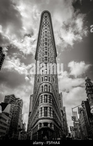 Vertical New York: the Flatiron building. One of the first skyscrapers of New York City, it is located in the Flatiron District Stock Photo