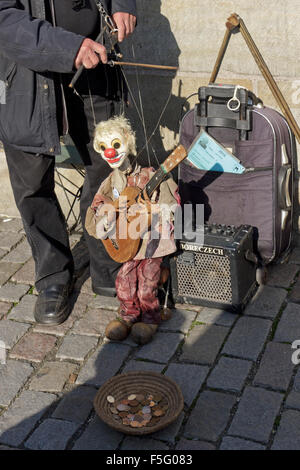 puppet player, Charles Bridge (Karlův most), Prague, Czech Republic Stock Photo