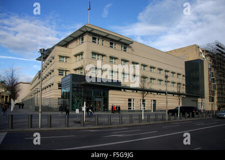 die US amerikanische Botschaft, von der aus vermutlich das gesamte politische Berlin, inklusive der Kanzlerinnentelefone, abgeho Stock Photo