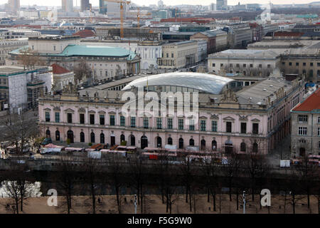Luftbild: vom Berliner Dom aufgenommen, im Vorderund das Deutsche Historische Museum, Berlin-Mitte. Stock Photo