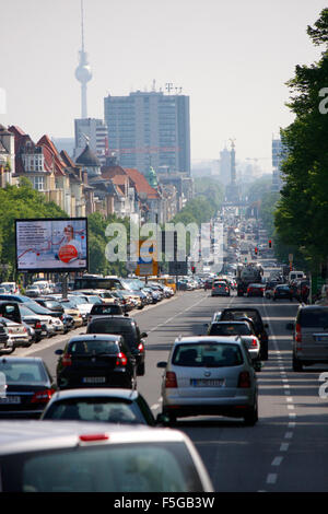 Strassenverkehr in Berlin: Verkehr auf der Heerstrasse, im Hintergrund Siegessaeule und Fernsehturm, Berlin. Stock Photo