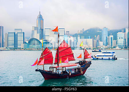 Traditional chinese-style sailboat sailing in Hong Kong harbor Stock Photo