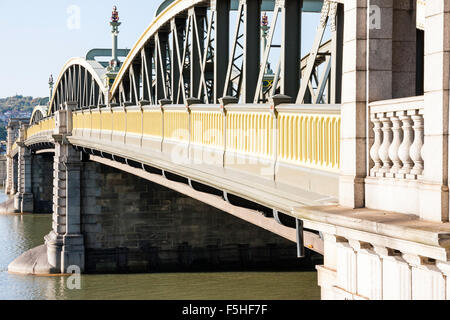 England, Rochester Bridge. 1856 Victorian cast-iron bridge over the river Medway, view along side structure, showing spans and supports. Stock Photo