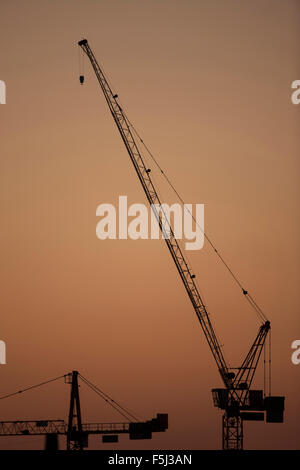 A sunset view of the Crest Nicholson tower cranes at the Paintworks, Bristol. Stock Photo