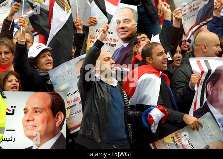 London, UK. 5th November, 2015. Demonstrators for and against President Sisi of Egypt protest in Whitehall awaiting his arrival in Downing Street to meet the Prime Minister - Sisi supporters Credit:  PjrNews/Alamy Live News Stock Photo