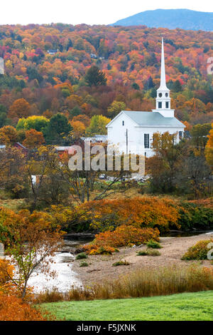 The Stowe Community Church in autumn, Stowe, Vermont VT USA Stock Photo