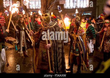 Lewes, East Sussex, UK. 5th November, 2015. With over 4000 people in costume in processions and 26,000 flaming torches, the Lewes Bonfire Night celebrations brought an anticipated 20,000 visitors into the town despite the continual rain. Credit:  Scott Hortop/Alamy Live News Stock Photo