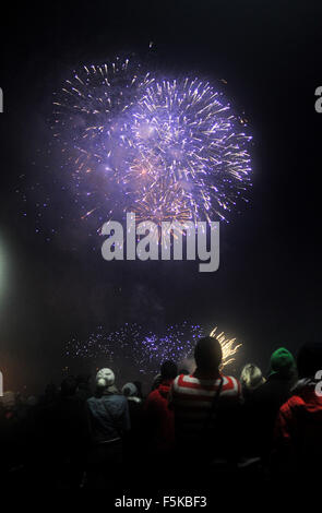 Lewes, East Sussex, UK. 5th November, 2015.  Fireworks explode above the town during the Lewes Bonfire celebrations this evening  Credit:  Simon Dack/Alamy Live News Stock Photo