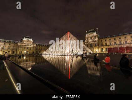 Pavillion Richelieu, glass pyramid entrance, Palais du Louvre, night scene, Paris, Ile-de-France, France Stock Photo