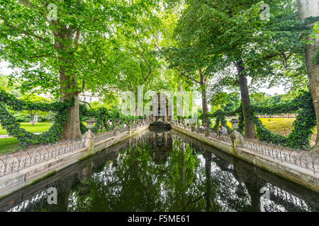 Water basin, Jardin du Luxembourg, Quartier Latin, Paris, Ile-de-France, France Stock Photo