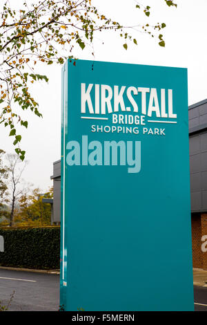 Kirkstall Bridge Bridge Shopping Centre in Leeds Stock Photo