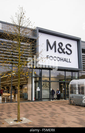 Kirkstall Bridge Bridge Shopping Centre in Leeds Stock Photo