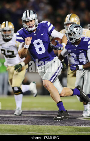 Manhattan, Kansas, USA. 05th Nov, 2015. Kansas State Wildcats quarterback Joe Hubener (8) in action during the NCAA Football game between the Baylor Bears and the Kansas State Wildcats at Bill Snyder Family Stadium in Manhattan, Kansas. Kendall Shaw/CSM/Alamy Live News Stock Photo