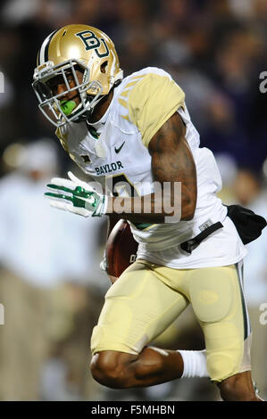 Manhattan, Kansas, USA. 05th Nov, 2015. Baylor Bears wide receiver KD Cannon (9) in action during the NCAA Football game between the Baylor Bears and the Kansas State Wildcats at Bill Snyder Family Stadium in Manhattan, Kansas. Kendall Shaw/CSM/Alamy Live News Stock Photo