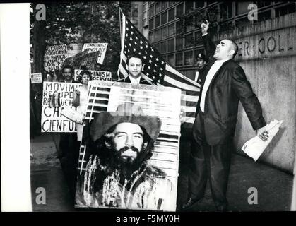1960 - Demonstration against Chruschtschow visiting Cuba The 30 year old Carlos Rodriguez, president of a Movement against Cuban Revolution demonstrated in front of the headquarters of the Soviet UN Delegation in the Park Avenue of New York against the near visit of the Soviet Prime Minister Chruschtschow to Cuba. Members of the Movement silently carried flags and posters. Keystone Munich, June 9th, 1960 © Keystone Pictures USA/ZUMAPRESS.com/Alamy Live News Stock Photo