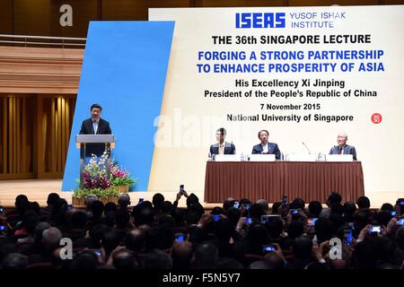 Singapore. 7th Nov, 2015. Chinese President Xi Jinping (1st L) delivers a speech at the National University of Singapore in Singapore, Nov. 7, 2015. © Rao Aimin/Xinhua/Alamy Live News Stock Photo