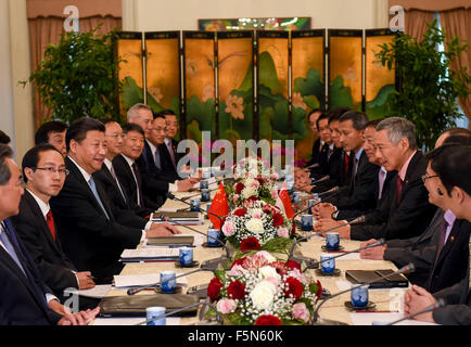 Singapore. 7th Nov, 2015. Chinese President Xi Jinping (3rd L) meets with Singaporean Prime Minister Lee Hsien Loong (3rd R) in Singapore, Nov. 7, 2015. © Li Xueren/Xinhua/Alamy Live News Stock Photo