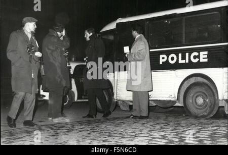 1972 - Ex-Colonel Argaud Arrested In Paris: O.A.S. leader ex-colonel argoud has been arrested in Paris, an anonymous telephone-call given from the cafe ''Esmeralda'' wear notre-dame informed the police that he ex-colonel was in a car, tied up, not from from there.Photo shows. Important police-cordon was installed around the police H.Q. to keep away all the newspaper-men, reporters and camera-men. © Keystone Pictures USA/ZUMAPRESS.com/Alamy Live News Stock Photo