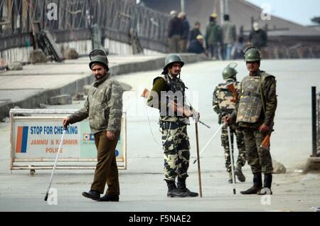 Srinagar, India. 07th Nov, 2015. Indian Paramilitary troopers stand alert in Srinagar the summer capital of Indian administered Kashmir.Authorities imposed strict restrictions in Srinagar to foil Million March called by Kashmiri separatists on the eve of Indian Prime Minister Narendra Modi's rally in Srinagar. Credit:  Faisal Khan/Pacific Press/Alamy Live News Stock Photo