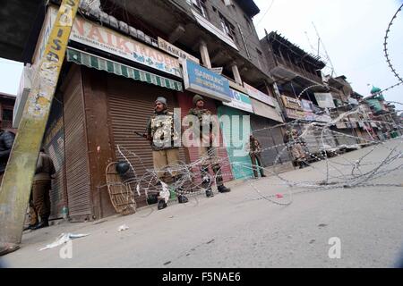 Srinagar, India. 07th Nov, 2015. Indian Paramilitary troopers stand alert in Srinagar the summer capital of Indian administered Kashmir.Authorities imposed strict restrictions in Srinagar to foil Million March called by Kashmiri separatists on the eve of Indian Prime Minister Narendra Modi's rally in Srinagar. Credit:  Faisal Khan/Pacific Press/Alamy Live News Stock Photo