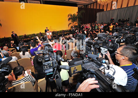 Singapore, Singapore. 7th Nov, 2015. Chinese mainland's Taiwan affairs chief Zhang Zhijun holds a press conference after a meeting between leaders of the two sides of the Taiwan Strait, in Singapore, Nov. 7, 2015. © Then Chih Wey/Xinhua/Alamy Live News Stock Photo