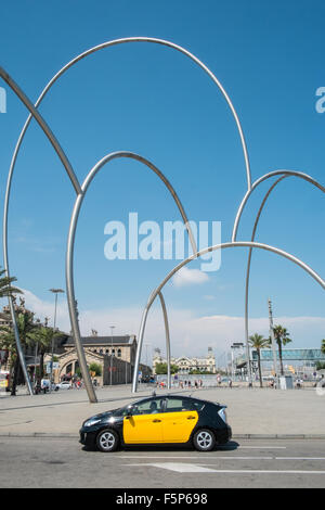 Taxi 'Ones' sculpture composed of seven steel tubes by artist Andreu Alfaro, Les Drassanes Square, Barcelona, Catalonia, Spain Stock Photo
