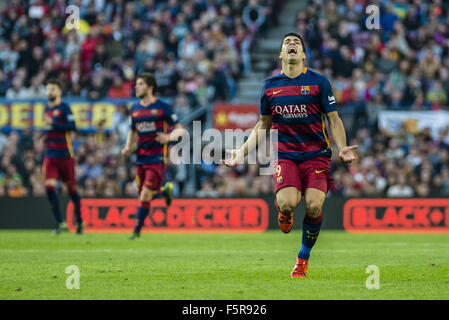 Barcelona, Catalonia, Spain. 8th Nov, 2015. FC Barcelona's forward SUAREZZ reacts after missing a scoring opportunity during the league match between FC Barcelona and Villarreal CF at the Camp Nou stadium in Barcelona Credit:  Matthias Oesterle/ZUMA Wire/Alamy Live News Stock Photo