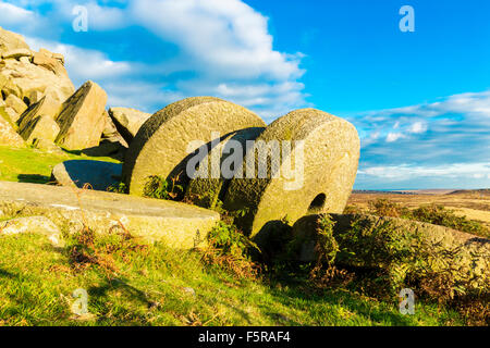 Abandoned Mill Stones at Stanage Edge in Peak District National Park, Derbyshire, England, UK Stock Photo