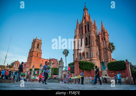 Parroquia de San Miguel Arcángel and Templo de San Rafael on the main square of San Miguel de Allende in Mexico Stock Photo