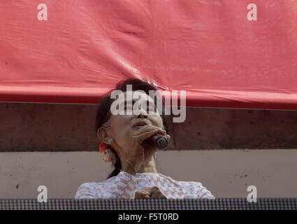 Yangon, Myanmar. 9th Nov, 2015. Myanmar's National League for Democracy (NLD) Chairperson Aung San Suu Kyi speaks at the NLD headquarters in Yangon, Myanmar, Nov. 9, 2015. Myanmar's opposition leader Aung San Suu Kyi Monday urged the people to stay dispassionate and calm ahead of the official announcement of the election result. Credit:  U Aung/Xinhua/Alamy Live News Stock Photo