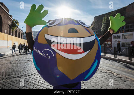 Rome, Italy. 08th Nov, 2015. Hundreds of people take part in a 'March for the Earth' to show support for Pope Francis' call for climate action in Rome. International organizations, civil society, associations, communities, and citizens from all over the world march together in support of Pope Francis' message in defense of the weakest and 'for the care for our common home' leading up to the UN Climate Conference (COP21) in Paris. Credit:  Giuseppe Ciccia/Pacific Press/Alamy Live News Stock Photo