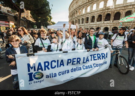 Rome, Italy. 08th Nov, 2015. Hundreds of people take part in a 'March for the Earth' to show support for Pope Francis' call for climate action in Rome. International organizations, civil society, associations, communities, and citizens from all over the world march together in support of Pope Francis' message in defense of the weakest and 'for the care for our common home' leading up to the UN Climate Conference (COP21) in Paris. Credit:  Giuseppe Ciccia/Pacific Press/Alamy Live News Stock Photo