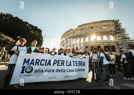 Rome, Italy. 08th Nov, 2015. Hundreds of people take part in a 'March for the Earth' to show support for Pope Francis' call for climate action in Rome. International organizations, civil society, associations, communities, and citizens from all over the world march together in support of Pope Francis' message in defense of the weakest and 'for the care for our common home' leading up to the UN Climate Conference (COP21) in Paris. Credit:  Giuseppe Ciccia/Pacific Press/Alamy Live News Stock Photo